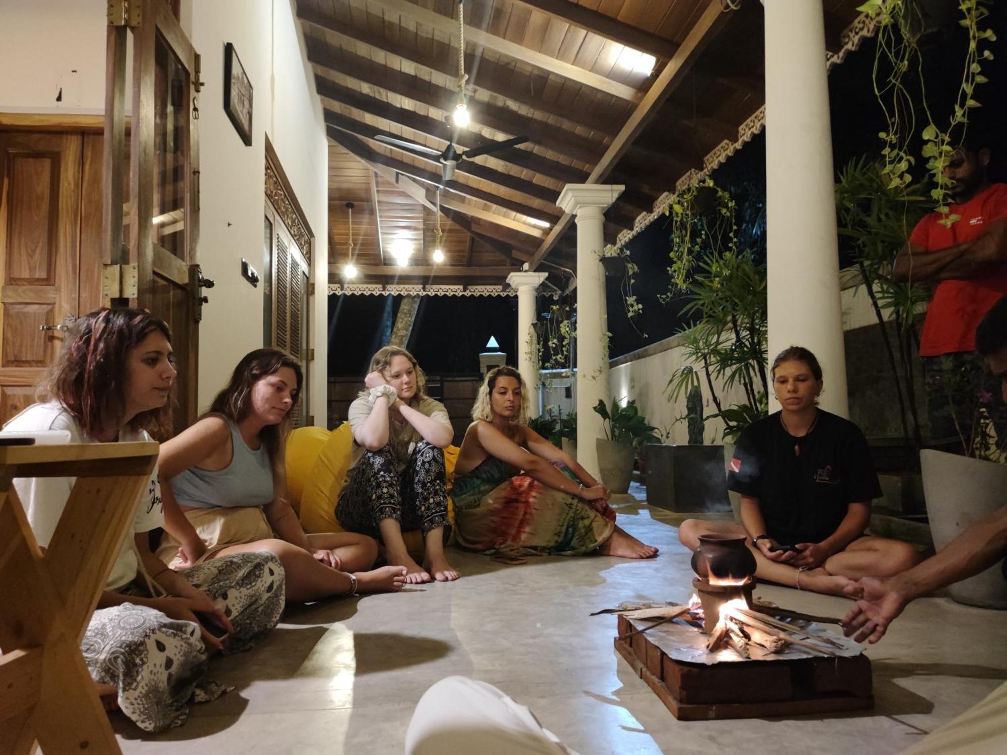 אונה ואטונה Sixth Sense Hostel מראה חיצוני תמונה